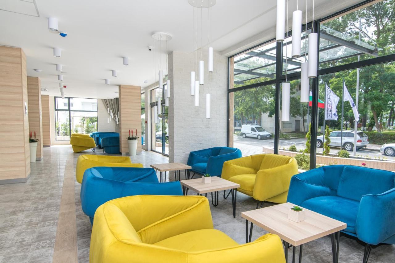 Cinema Hotel Πριμόρσκο Εξωτερικό φωτογραφία